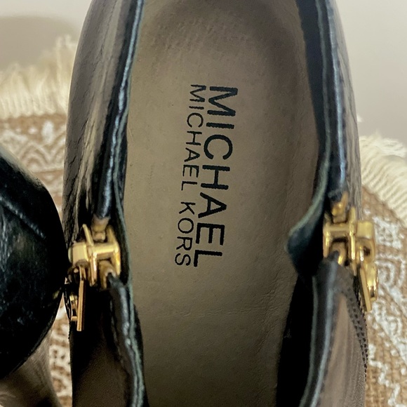 MICHAEL KORS - black heeled booties with gold zipper - Picture 4 of 6